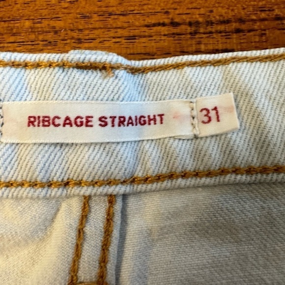 Levi' Premium Ribcage Straight Whitewashed Denim Frayed Shorts / 31 - Picture 3 of 11